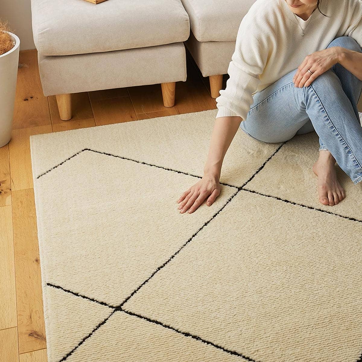 手で触れている様子