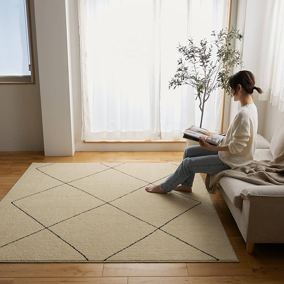 ソファに座っている様子