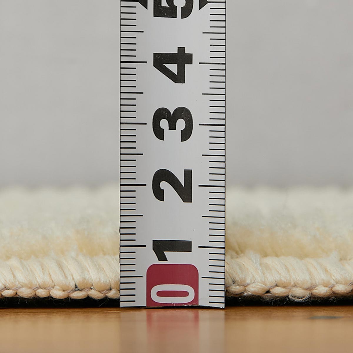 厚みを計測している様子