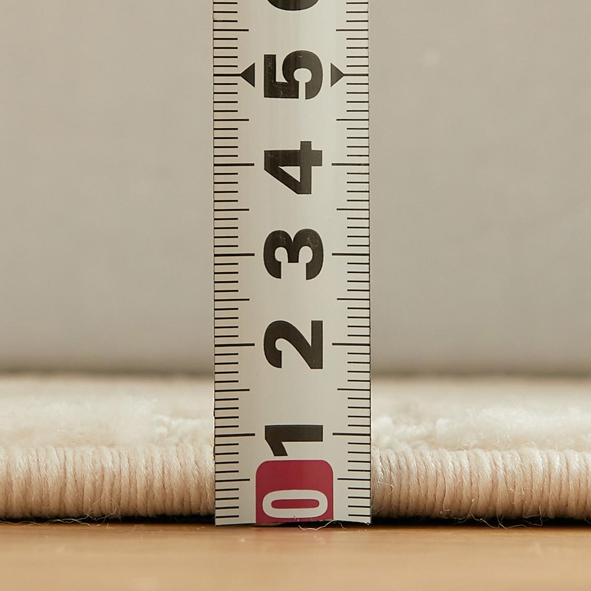 厚みを計測している様子