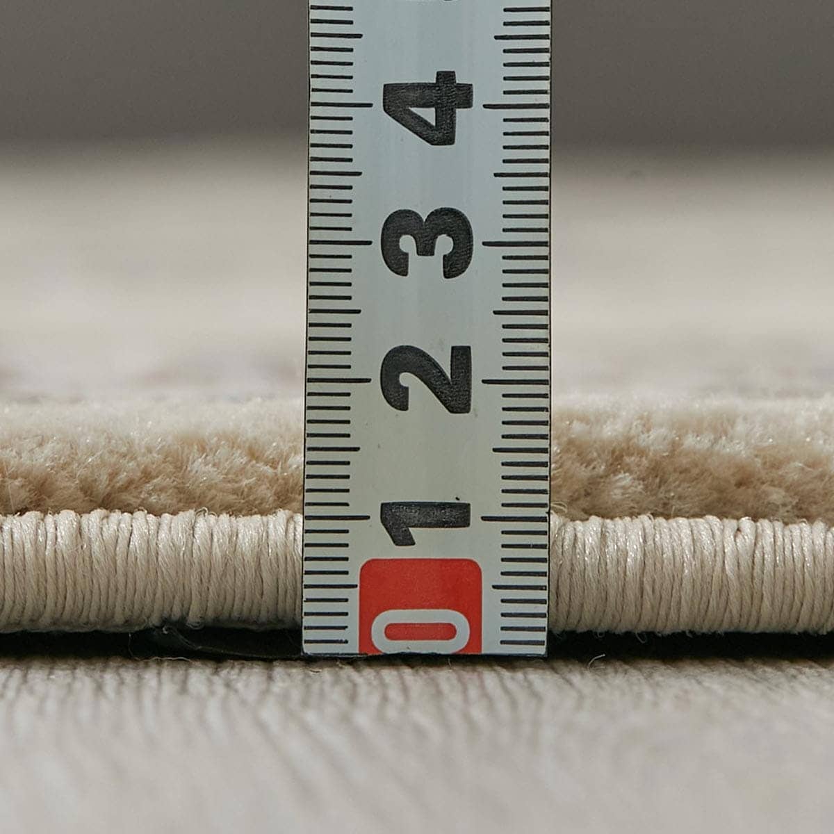 厚みを計測している様子