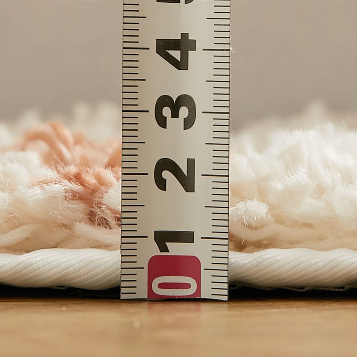 厚みを測っている画像