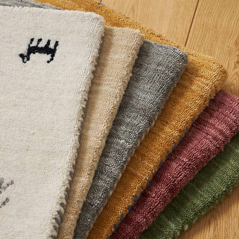 手で触れている様子