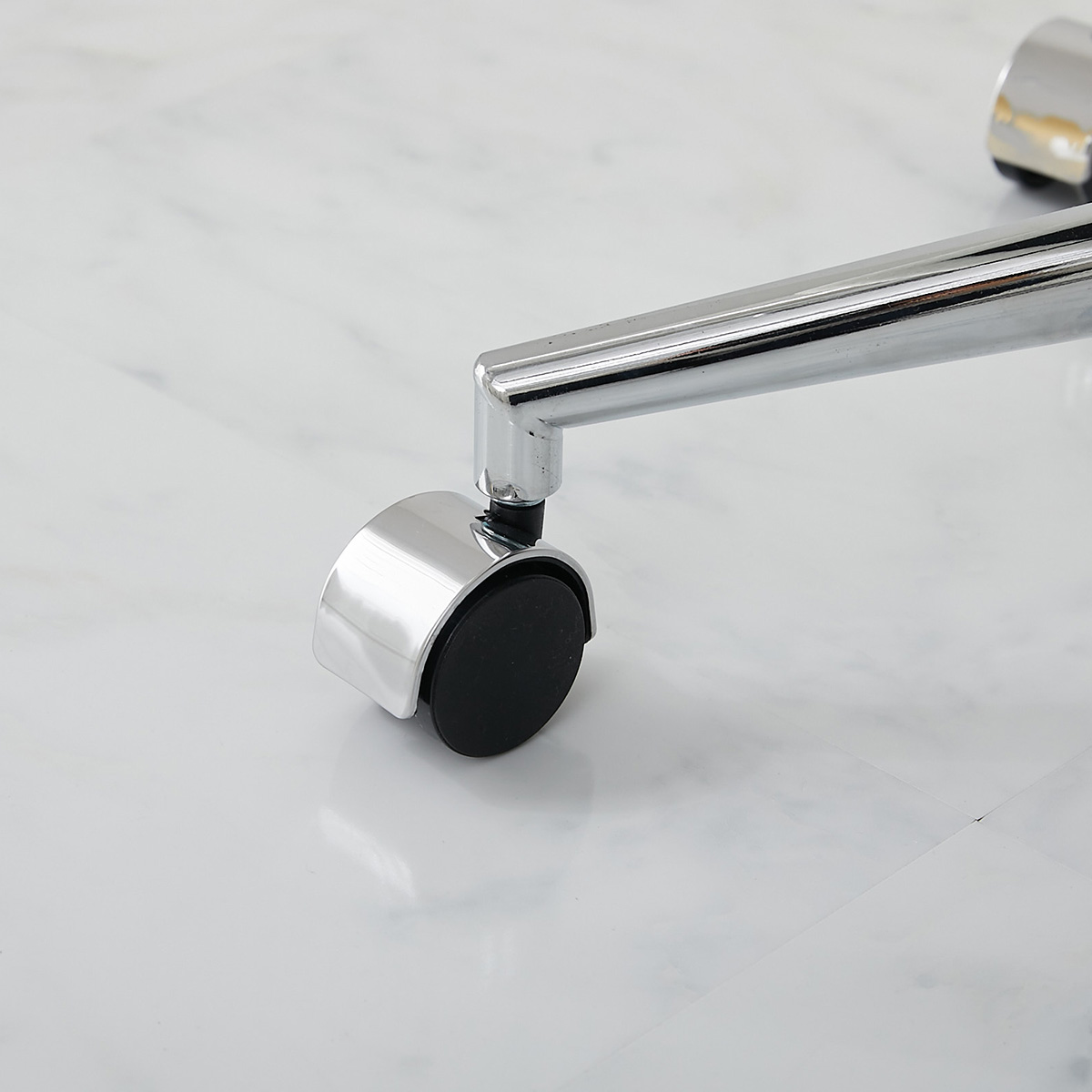 キャスターのアップ