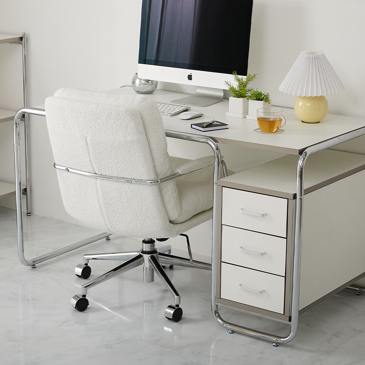 ホワイトインテリアに合わせている様子