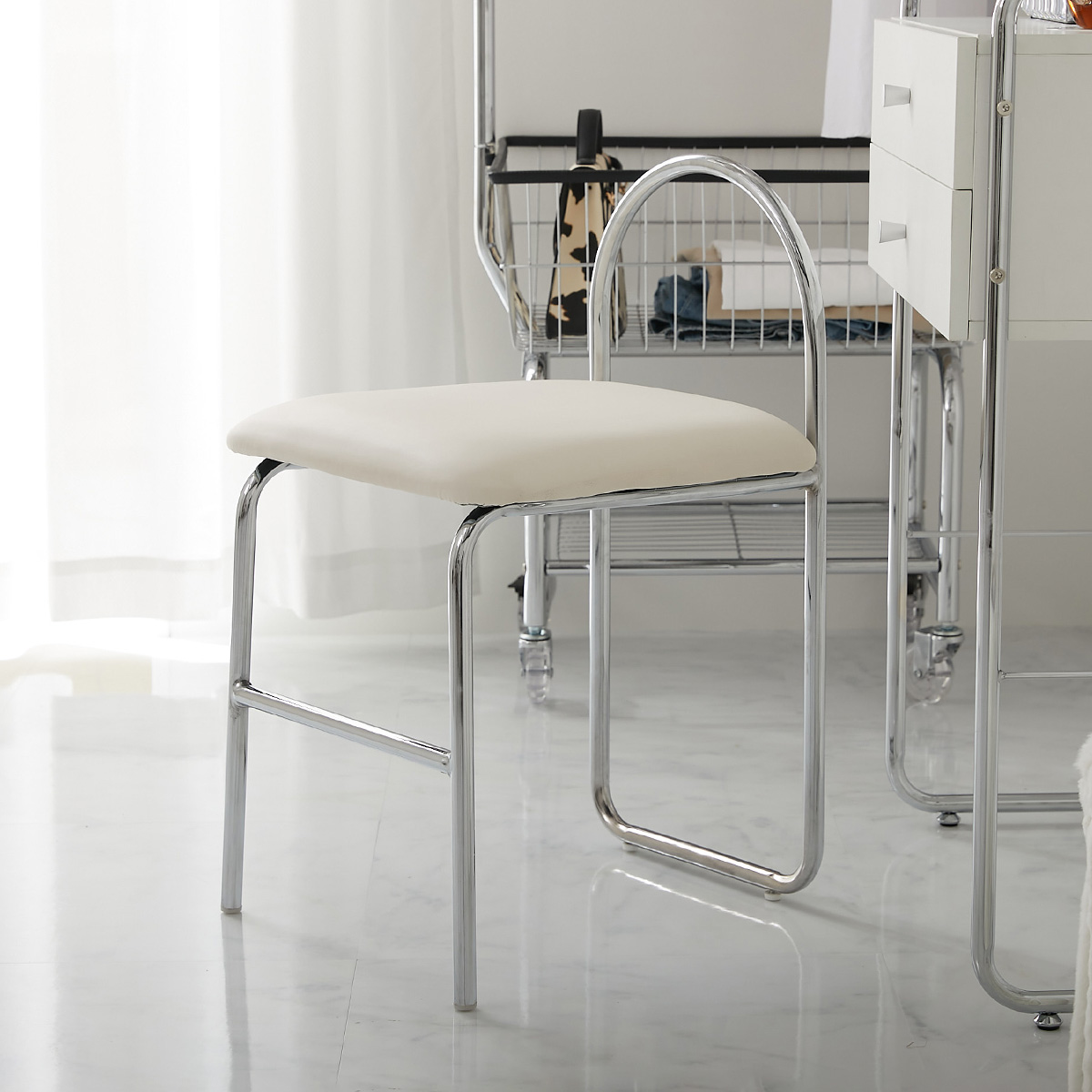 スツールのシルエットが分かる画像