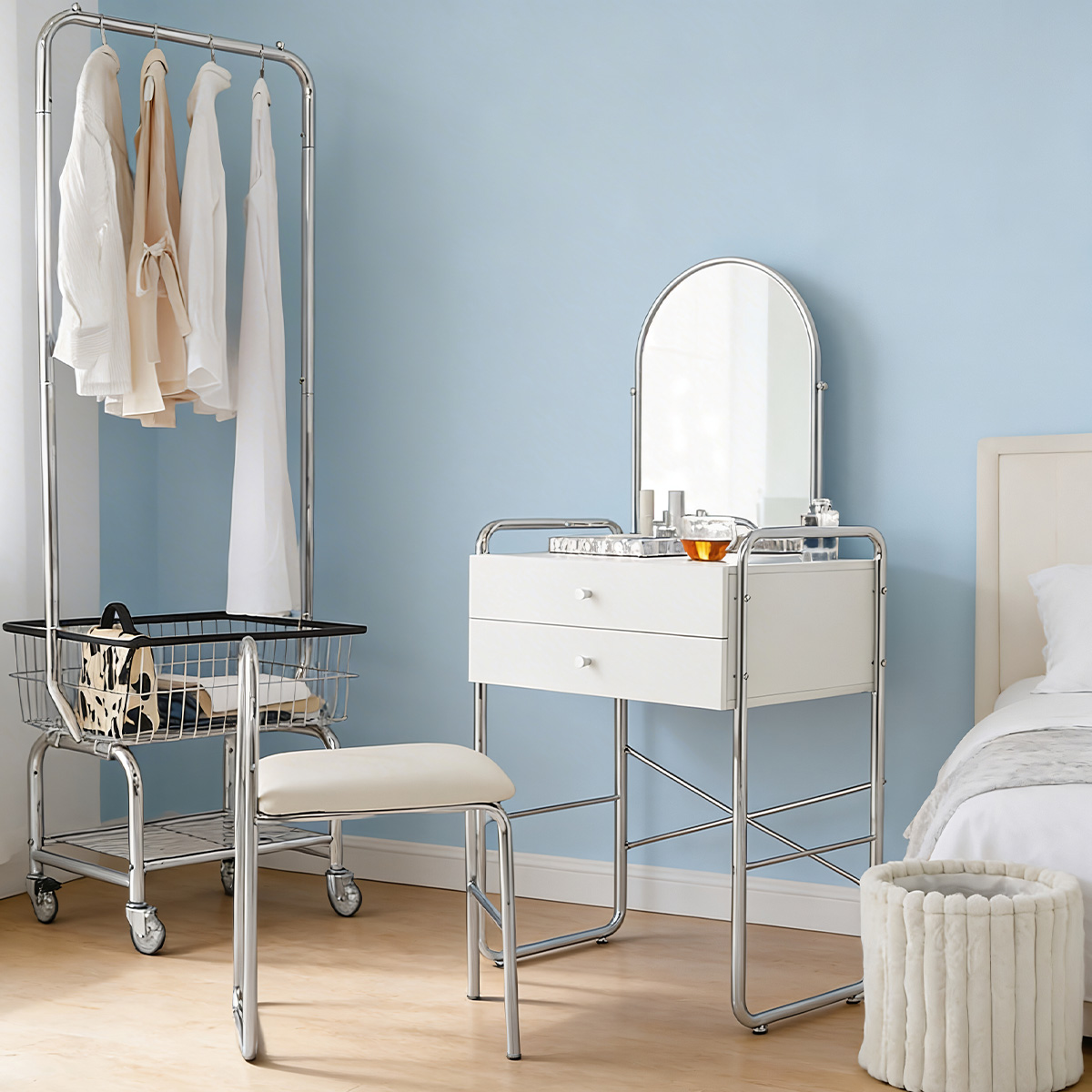 ブルーの壁紙に合わせている様子