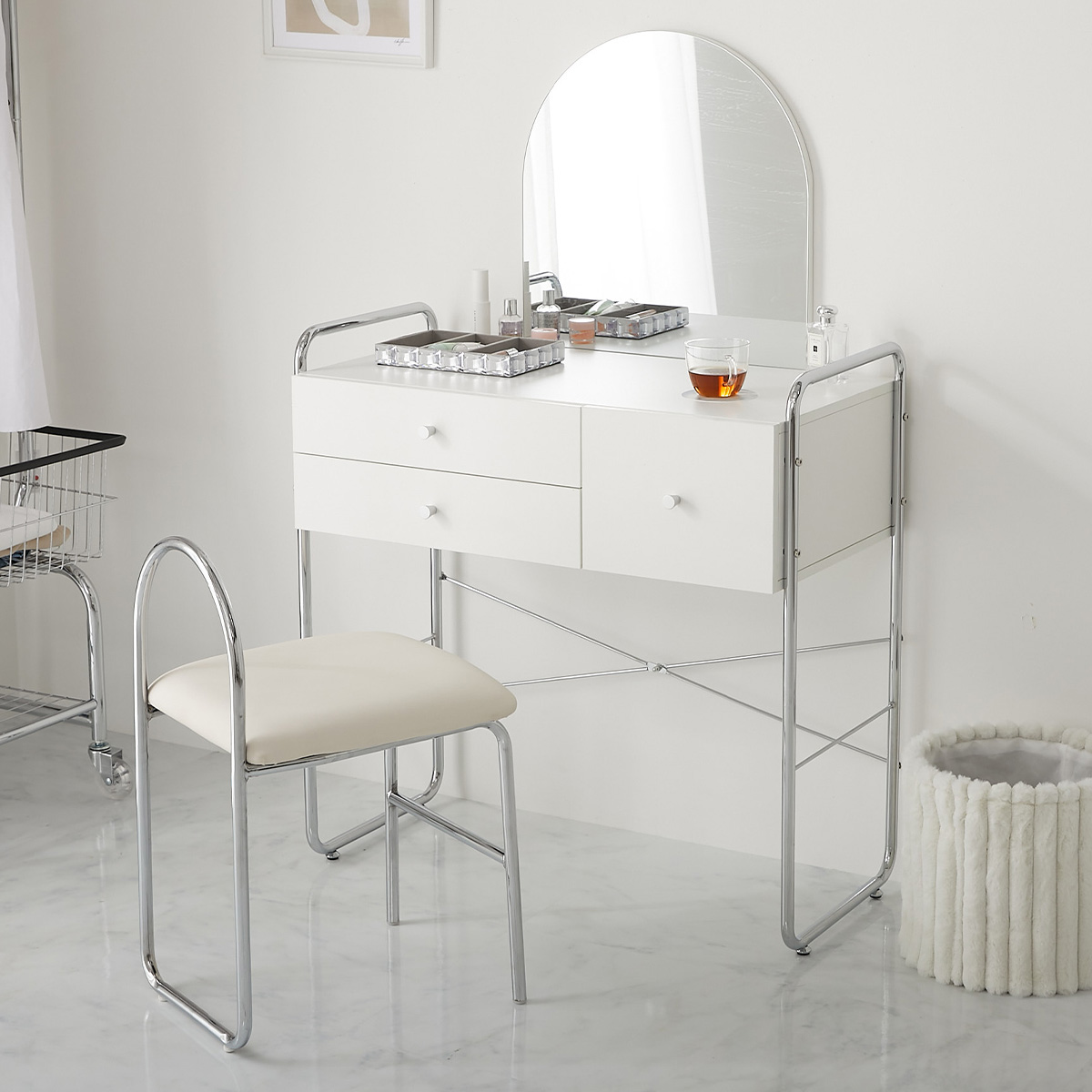 スツールと合わせて使っているところ