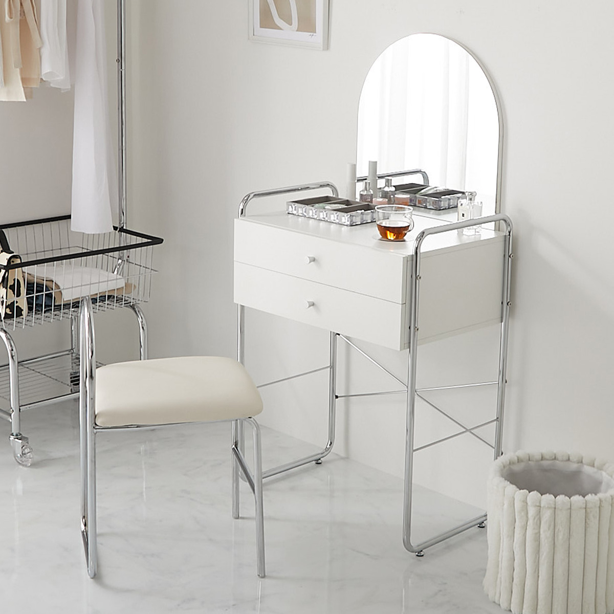 スツールと合わせて使っているところ