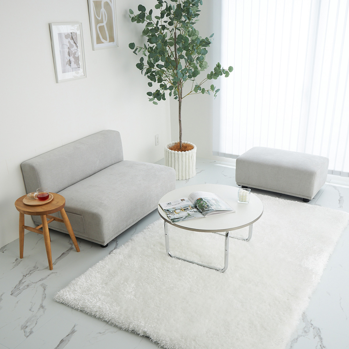 ２人掛けソファ・スツールとして使用しているイメージ