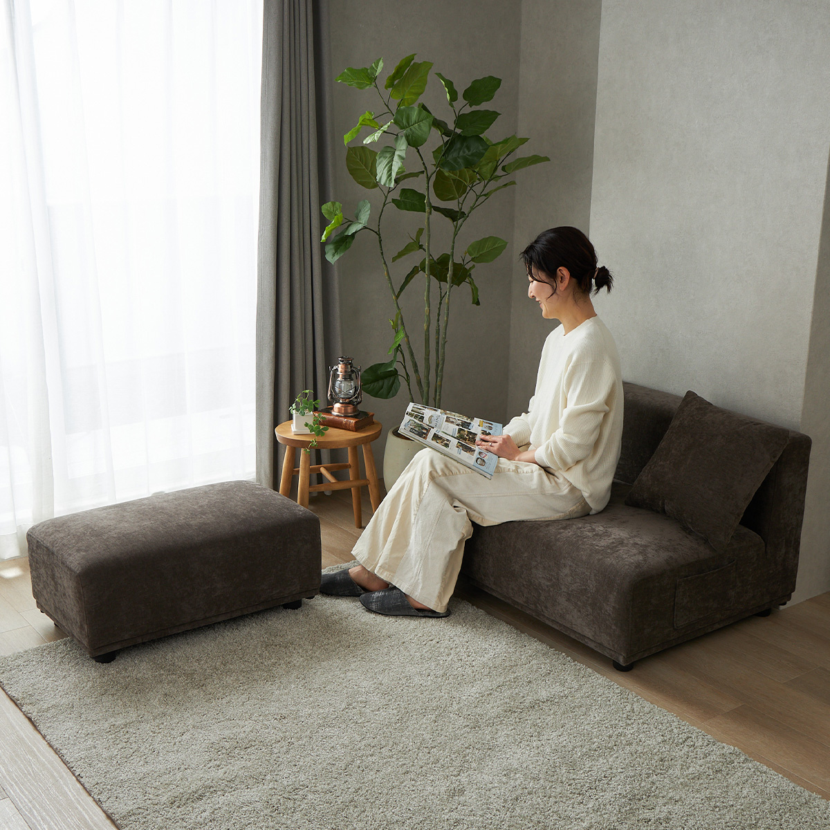 ダークブラウンを北欧風の部屋で使用した様子