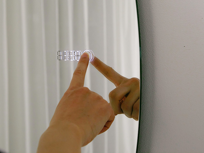 ブラケットの間を計測している様子