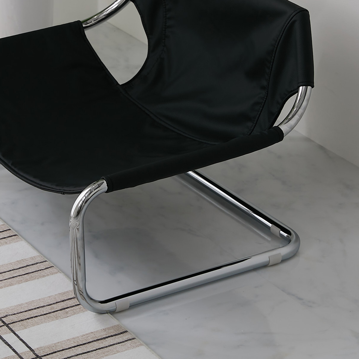 一人掛けソファと合わせて使用したイメージ