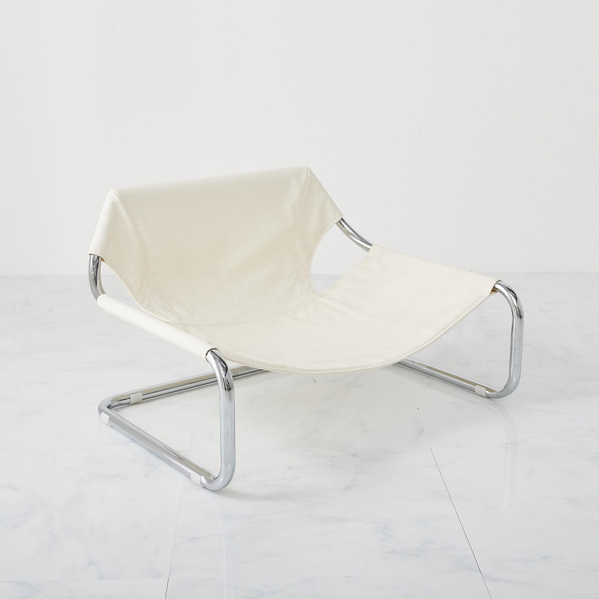 シルエットの分かる画像